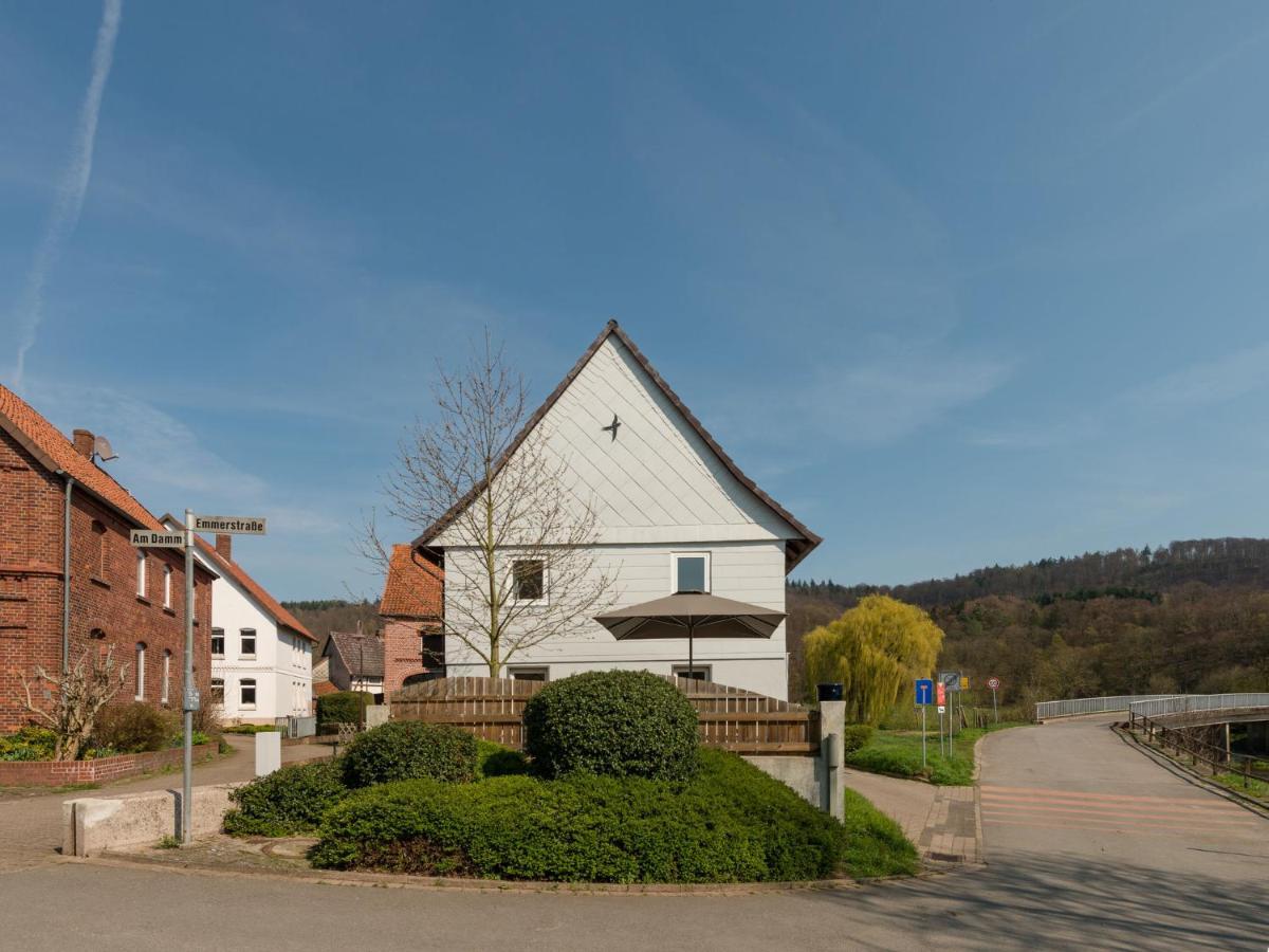 Modern Holiday Home Near River In Amelgatzen Emmerthal الغرفة الصورة
